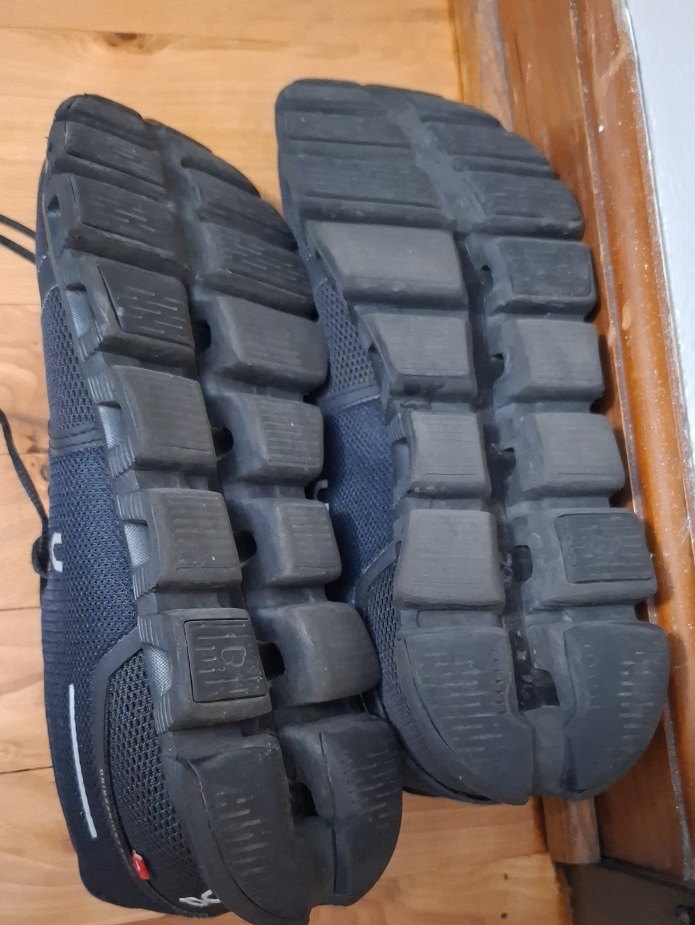 On Running Men's Black Cloud-Style Athletic Shoes - Picture 6 of 6